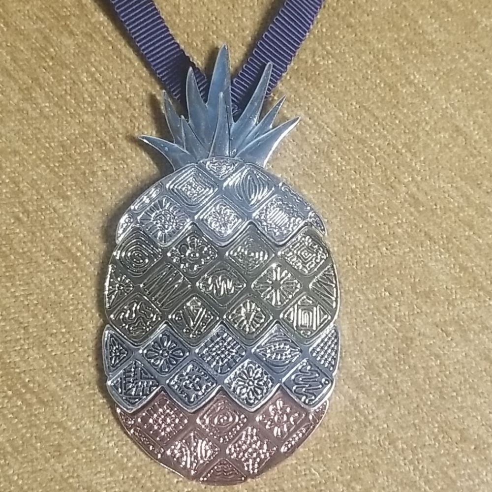 Libby Edelman Funky Pineapple necklace NWT